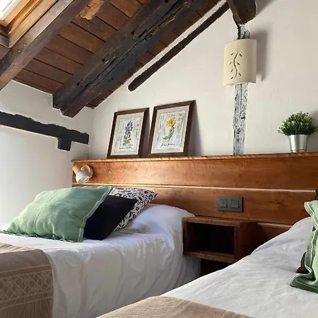 Casas De Quintanilla 3 *