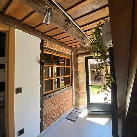 Casas De Quintanilla 3 *