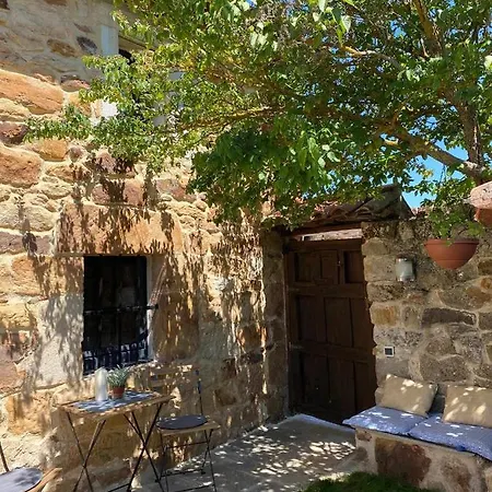 Casas De Quintanilla 3 *