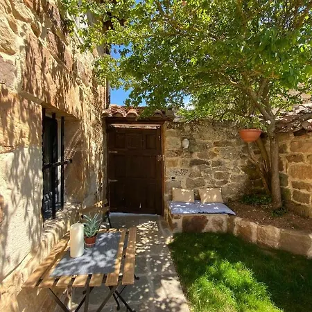 Casas De Quintanilla 3 *