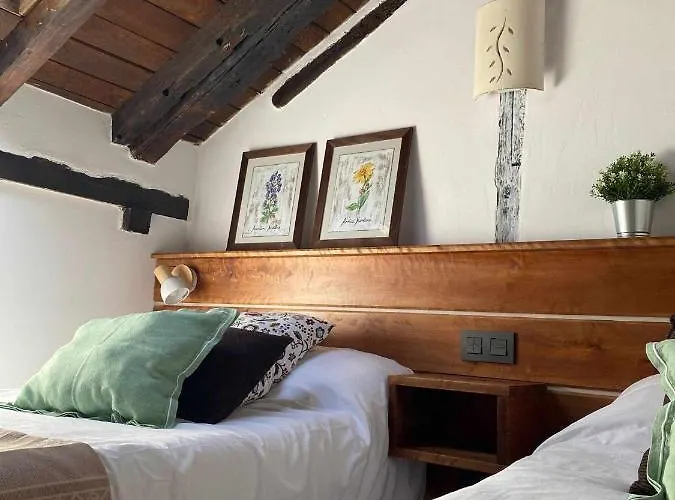 Casas De Quintanilla 3 *