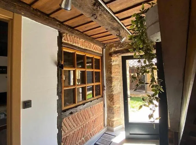 Casas De Quintanilla 3 *