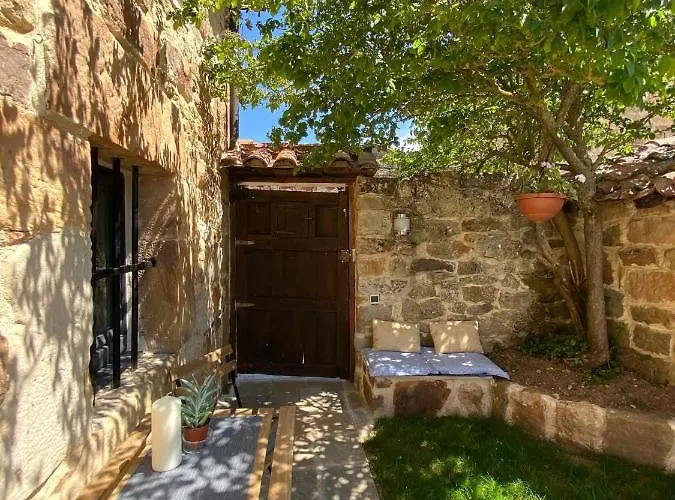 Casas De Quintanilla 3 *